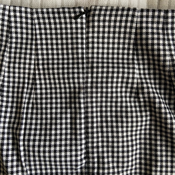 Brandy Melville Black and White Plaid Mini Skirt - Picture 4 of 4